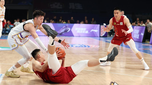 瑞士媒体：一名瑞士裁判涉嫌在女足更衣室偷拍1550小时视频